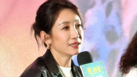 美女被按在床上操