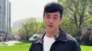 手撕小舞衣服视频素材